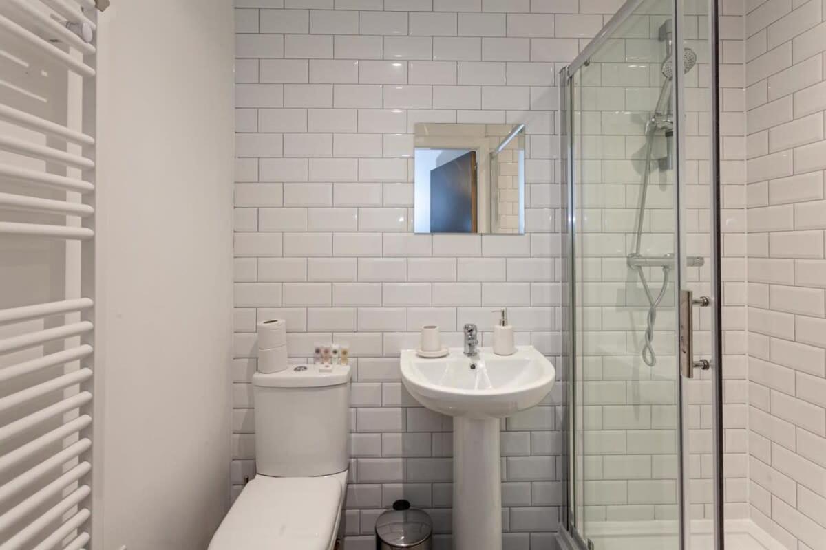Stunning 2 Bed Flat 5min to Old Trafford Stadium Manchester Exterior foto